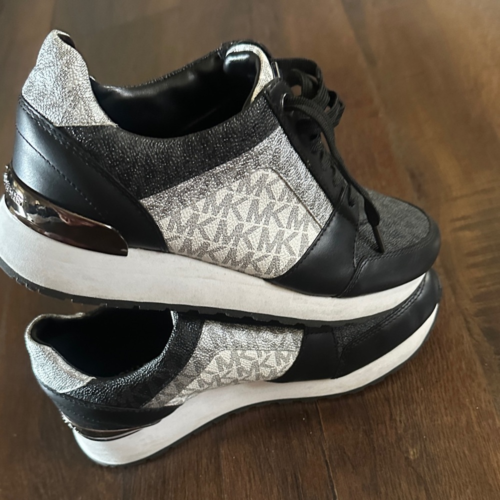 Women’s Michael Kors Black and Silver Logo Panel Sneakers Size:6.5 - Picture 15 of 16